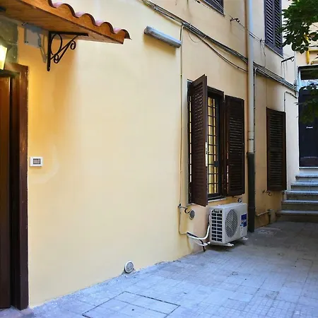 Ribes House Apartmán *